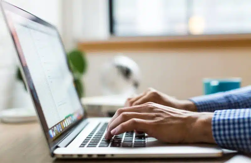 Optimisez la gestion de vos emails professionnels avec ces astuces efficaces