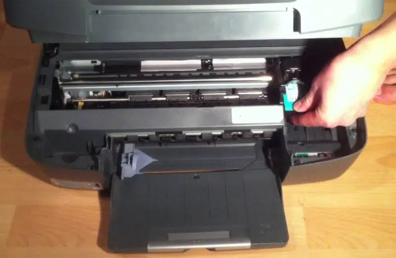 Comment retirer les cartouches d’encre d’une imprimante HP ?