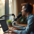 Podcasteur : définition, rôle et pratique de ce professionnel des podcasts